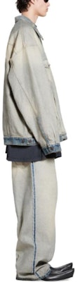 Balenciaga SS24 Jaket Denim Patch Logo Distressed Unisex Loose Fit Biru 773610TDW154209 Details for Balenciaga SS24 Jaket Denim Patch Logo Distressed Unisex Loose Fit Biru 773610TDW154209