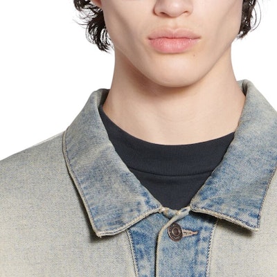 Balenciaga SS24 Jaket Denim Patch Logo Distressed Unisex Loose Fit Biru 773610TDW154209 Sizing Balenciaga SS24 Jaket Denim Patch Logo Distressed Unisex Loose Fit Biru 773610TDW154209