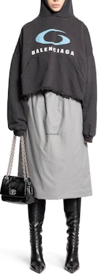 Sudadera Balenciaga SS24 Logo Unisex Negra con Bajo Irregular Oversized 783397TRVC33521 Sizing Sudadera Balenciaga SS24 Logo Unisex Negra con Bajo Irregular Oversized 783397TRVC33521