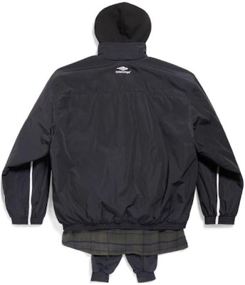 Balenciaga SS24 Hoodie Jaket Patchwork Logo Unisex Oversized Fit Warna Hitam. 773046TNQ251000 Lookbook Balenciaga SS24 Hoodie Jaket Patchwork Logo Unisex Oversized Fit Warna Hitam. 773046TNQ251000