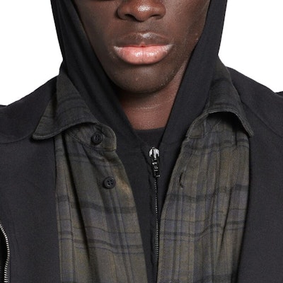 Balenciaga SS24 Hoodie Jaket Patchwork Logo Unisex Oversized Fit Warna Hitam. 773046TNQ251000 Sizing Balenciaga SS24 Hoodie Jaket Patchwork Logo Unisex Oversized Fit Warna Hitam. 773046TNQ251000