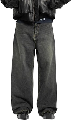 Balenciaga SS24 Jeans Hitam Loose Fit Oversized Pria. 745213TBP473721 Purchase Balenciaga SS24 Jeans Hitam Loose Fit Oversized Pria. 745213TBP473721