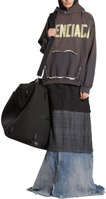 巴黎世家 SS24 胶带款破洞口袋宽松版绿色连帽衫 男款 744441TQVA98519 Shop 巴黎世家 SS24 胶带款破洞口袋宽松版绿色连帽衫 男款 744441TQVA98519