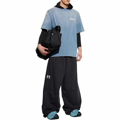 バレンシアガ SS25 コーラロゴプリント クルーネック Tシャツ フェードブルー レギュラーフィット 764235TIV529798 Shop バレンシアガ SS25 コーラロゴプリント クルーネック Tシャツ フェードブルー レギュラーフィット 764235TIV529798