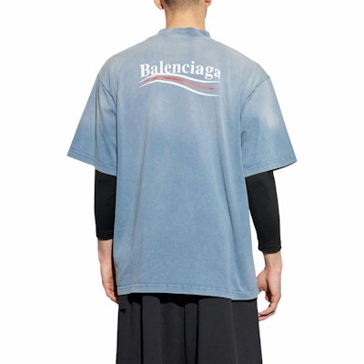 バレンシアガ SS25 コーラロゴプリント クルーネック Tシャツ フェードブルー レギュラーフィット 764235TIV529798 Details for バレンシアガ SS25 コーラロゴプリント クルーネック Tシャツ フェードブルー レギュラーフィット 764235TIV529798