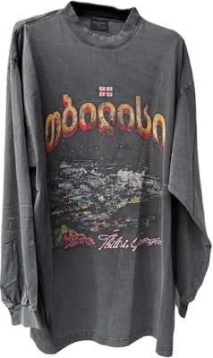 Balenciaga SS25 Letter Print Crewneck Long Sleeve Loose Fit T-Shirt Grey Mens. 819022TRVQ71048 Buy Balenciaga SS25 Letter Print Crewneck Long Sleeve Loose Fit T-Shirt Grey Mens. 819022TRVQ71048