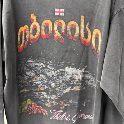 Balenciaga SS25 Letter Print Crewneck Long Sleeve Loose Fit T-Shirt Grey Mens. 819022TRVQ71048 Details for Balenciaga SS25 Letter Print Crewneck Long Sleeve Loose Fit T-Shirt Grey Mens. 819022TRVQ71048