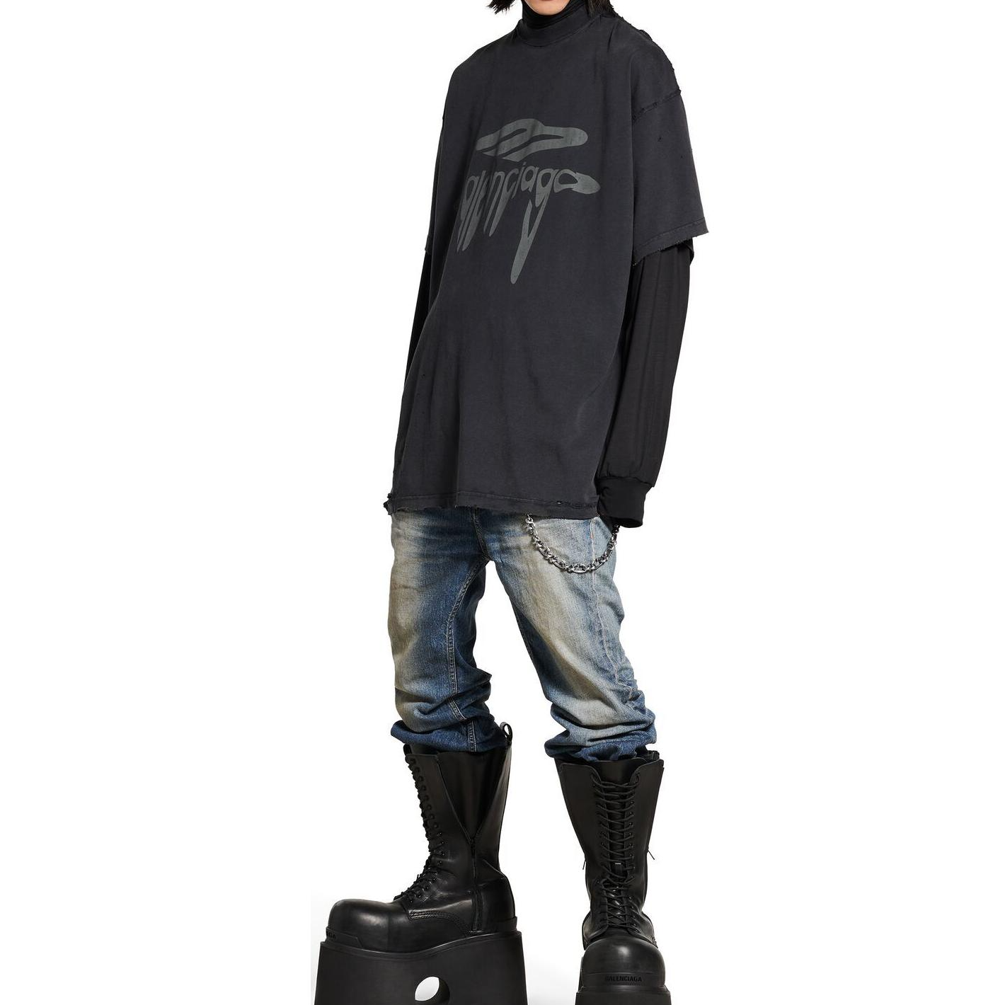 Shop Balenciaga SS25 Oversized Crewneck T-Shirt Regular Fit  Coal Gray. 787349TRVS81013