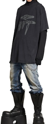 Balenciaga SS25 Oversized Crewneck T-Shirt Regular Fit Coal Gray. 787349TRVS81013 Shop Balenciaga SS25 Oversized Crewneck T-Shirt Regular Fit Coal Gray. 787349TRVS81013