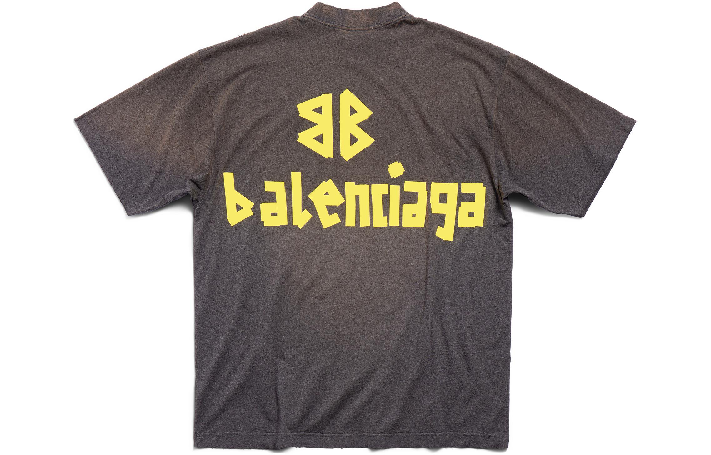 Lookbook 발렌시아가 테이프 로고 프린트 오버사이즈 티셔츠 SS24 유니섹스 다크그레이 크루넥. 739784TOVA98519