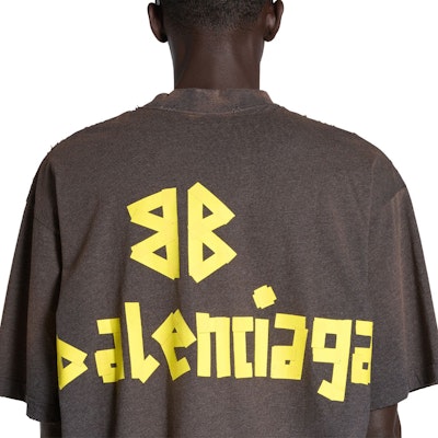 발렌시아가 테이프 로고 프린트 오버사이즈 티셔츠 SS24 유니섹스 다크그레이 크루넥. 739784TOVA98519 Sizing 발렌시아가 테이프 로고 프린트 오버사이즈 티셔츠 SS24 유니섹스 다크그레이 크루넥. 739784TOVA98519
