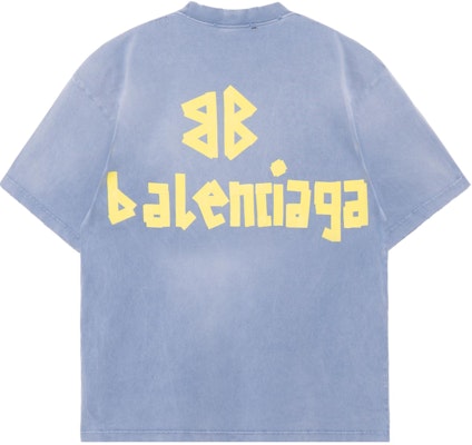 발렌시아가 테이프 로고 티셔츠 미디움 핏 페이디드 블루 남성용. 739784TOVA94530 Lookbook 발렌시아가 테이프 로고 티셔츠 미디움 핏 페이디드 블루 남성용. 739784TOVA94530