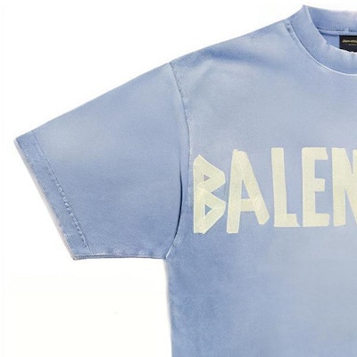 발렌시아가 테이프 로고 티셔츠 미디움 핏 페이디드 블루 남성용. 739784TOVA94530 Cheap 발렌시아가 테이프 로고 티셔츠 미디움 핏 페이디드 블루 남성용. 739784TOVA94530