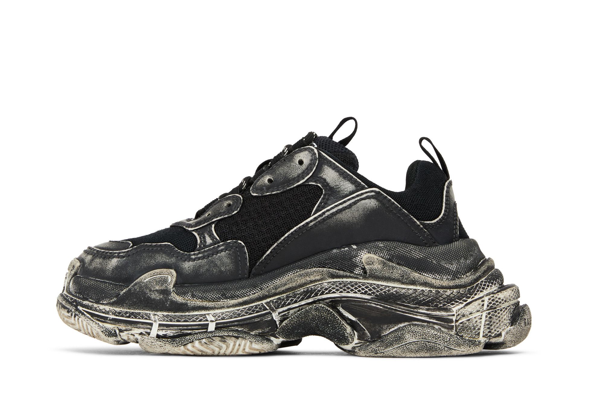 Shop Balenciaga 巴黎世家 Triple S 色澤褪去 刻意皮舊 厚底潮流復古爸鞋 黑灰