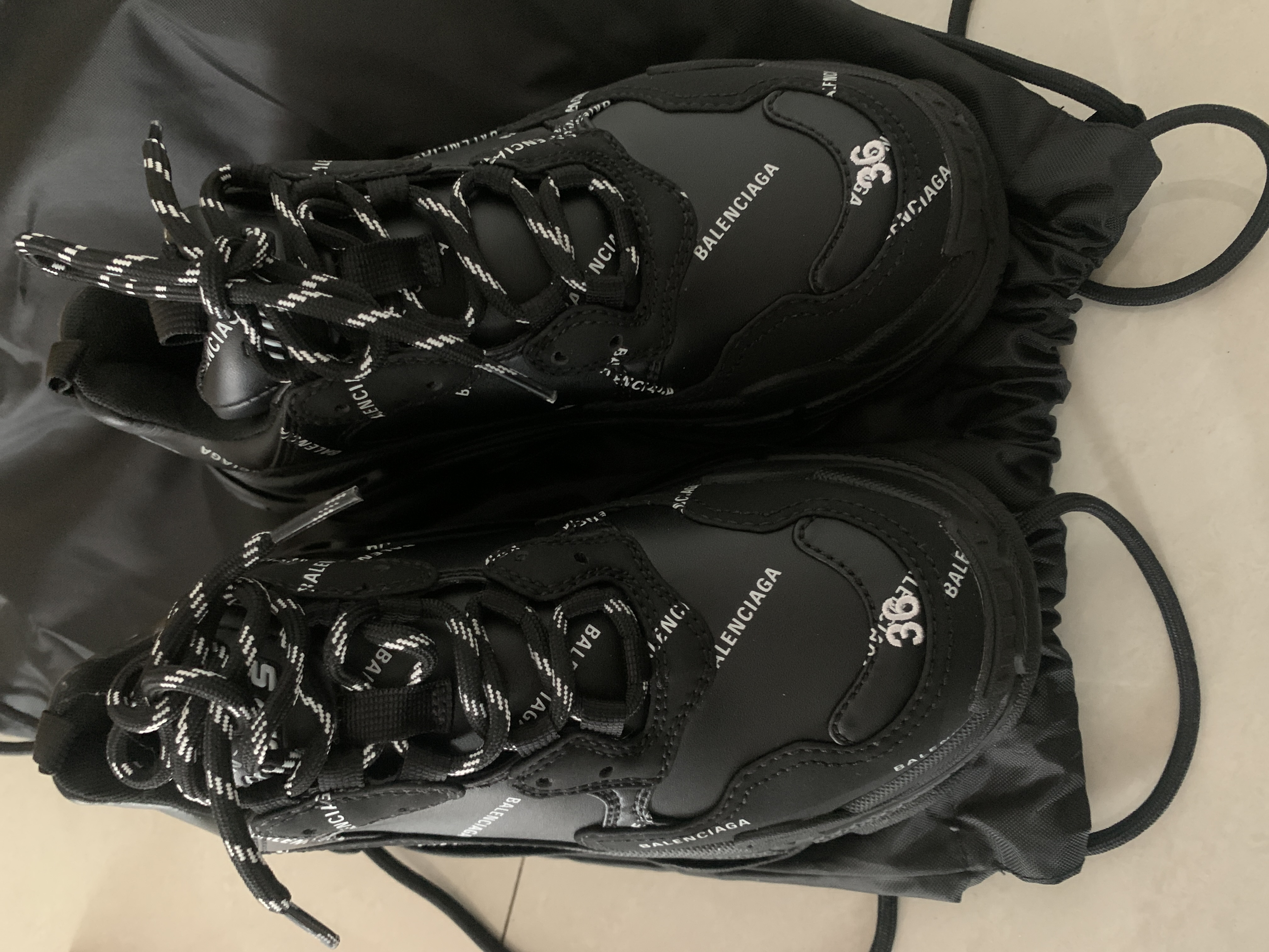 Balenciaga Triple S 'New Dad Shoe' 圖 3