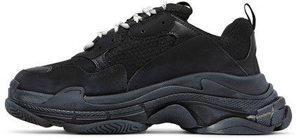 Sneaker Balenciaga Triple S 'Hitam' 534162-W09OM-1000 Lookbook Sneaker Balenciaga Triple S 'Hitam' 534162-W09OM-1000
