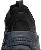 Sneaker Balenciaga Triple S 'Hitam' 534162-W09OM-1000 Sizing Sneaker Balenciaga Triple S 'Hitam' 534162-W09OM-1000