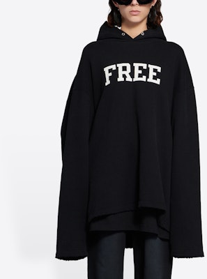 巴黎世家男女同款黑色拼色Logo印花套头衫。 661711TKVD41070 Sizing 巴黎世家男女同款黑色拼色Logo印花套头衫。 661711TKVD41070