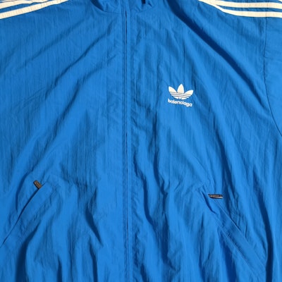 巴黎世家 x 阿迪达斯 标志印花条纹运动夹克. 712280TNO244003 Shop 巴黎世家 x 阿迪达斯 标志印花条纹运动夹克. 712280TNO244003