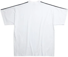 Lookbook 巴黎世家 x 愛迪達聯名Logo印花白色T恤 - 寬鬆版型, 三條紋設計。 739101TNVA61156
