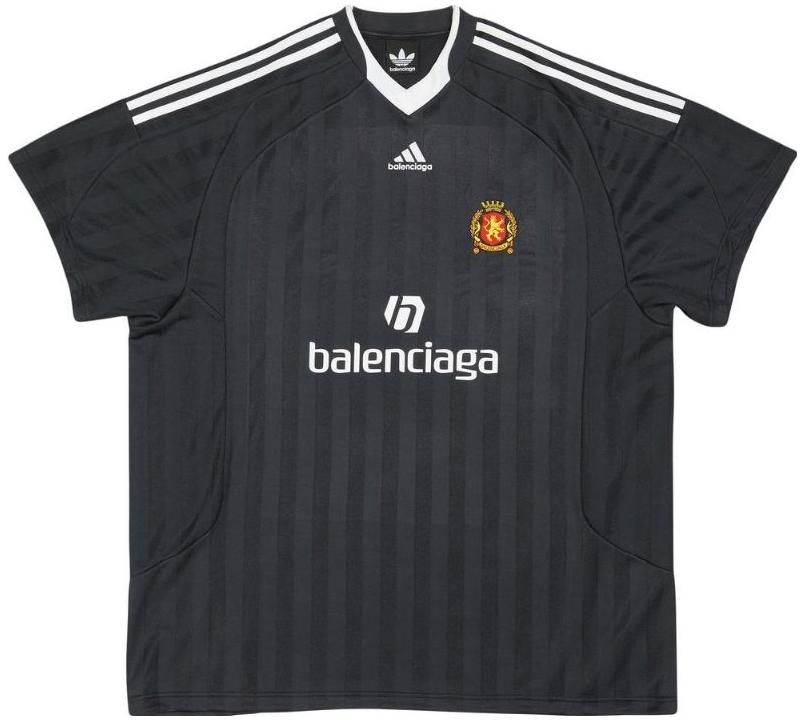 balenciaga-x-adidas-black-man-utd-logo-print-raglan-sleeve-t-shirt-regular-fit-723663-tnv-131000