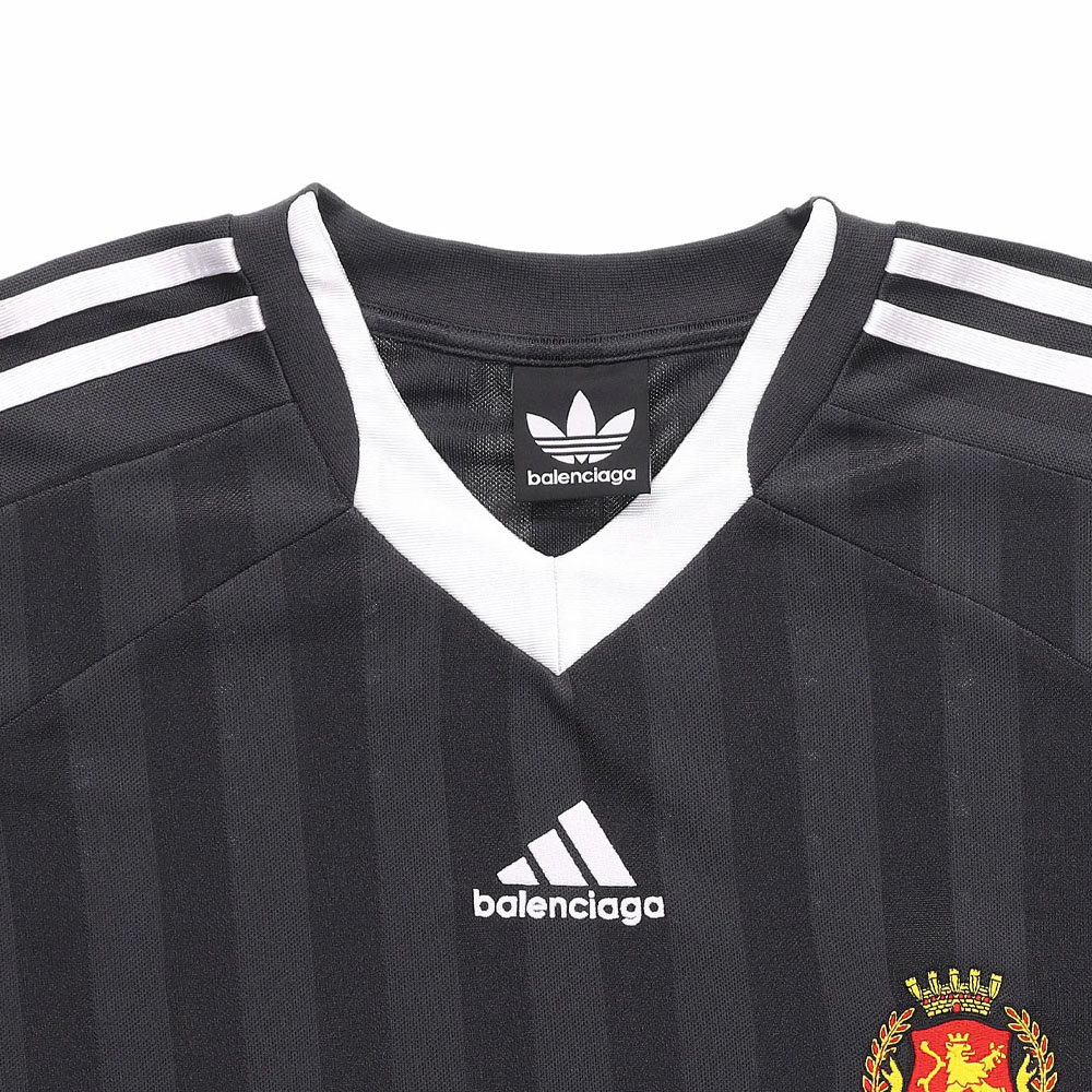 Details for 발렌시아가 x 아디다스 블랙 맨유 로고 프린트 래글런 티셔츠 레귤러 핏. 723663TNV131000