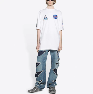 Balenciaga x NASA Logo Cetakan Baju T Putih Regular Fit. 651795TKVD79040 Shop Balenciaga x NASA Logo Cetakan Baju T Putih Regular Fit. 651795TKVD79040