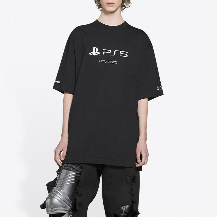Shop バレンシアガ x プレイステーション ロゴ 幾何学プリント オーバーサイズ ブラックTシャツ 651795TKVF31070