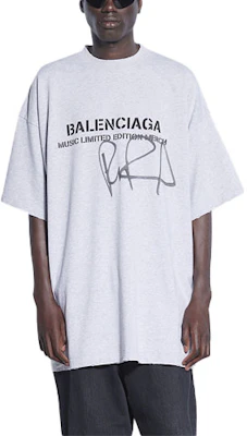Balenciaga x RuPaul Logo Print Grey Loose Fit Crewneck T-Shirt. 676589TLV571376 Order Balenciaga x RuPaul Logo Print Grey Loose Fit Crewneck T-Shirt. 676589TLV571376