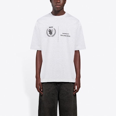 발렌시아가 x WFP 로고 프린트 그레이 크루넥 반팔 티셔츠 남성용. 612966THV841167 Purchase 발렌시아가 x WFP 로고 프린트 그레이 크루넥 반팔 티셔츠 남성용. 612966THV841167