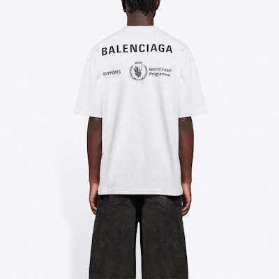 발렌시아가 x WFP 로고 프린트 그레이 크루넥 반팔 티셔츠 남성용. 612966THV841167 Details for 발렌시아가 x WFP 로고 프린트 그레이 크루넥 반팔 티셔츠 남성용. 612966THV841167