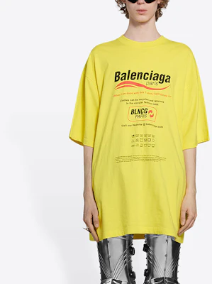 Camiseta Balenciaga Amarilla Oversize con Estampado de Logo. 651795TKVF87175 Shop Camiseta Balenciaga Amarilla Oversize con Estampado de Logo. 651795TKVF87175