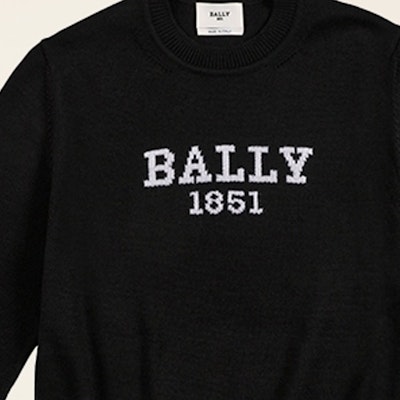 BALLY Sweater Hitam Crew Neck Desain Santai dengan Cetak Huruf. 6302515 Lookbook BALLY Sweater Hitam Crew Neck Desain Santai dengan Cetak Huruf. 6302515
