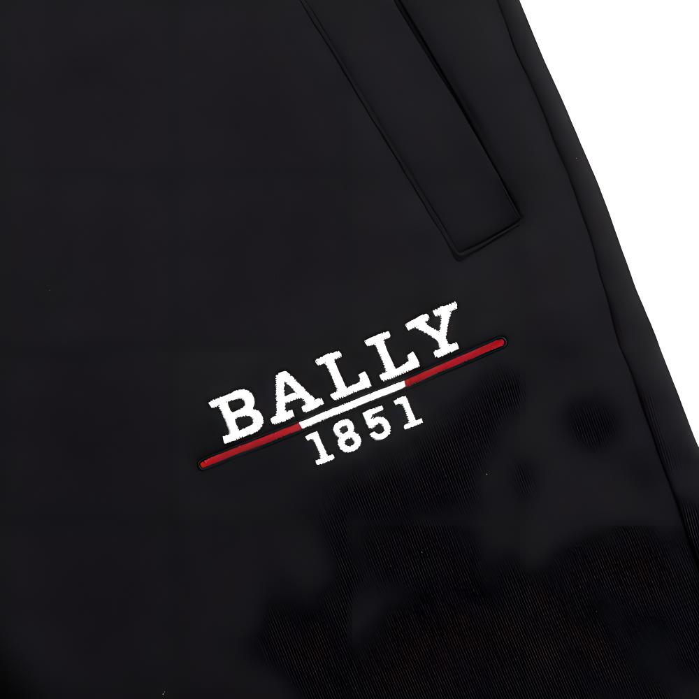 Shop 발리 블랙 레터 프린트 드로스트링 조거 팬츠. M4OU201