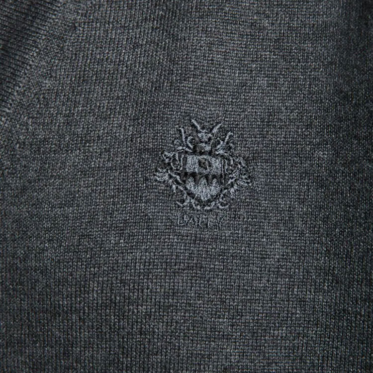 Purchase 발리 그레이 V넥 니트 가디건 로고 자수. MKN04QWO046