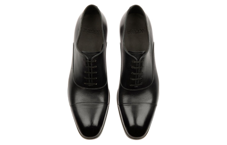 Shop BALLY巴利 圓頭繫帶低筒 平底鞋 男款 黑色