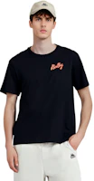 Lookbook BALLY SS23 Kaos Hitam Logo Print Lengan Pendek Crew Neck. 6302825