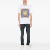 Lookbook BALLY SS24 Kaos Putih Motif Bunga Fit Santai Leher O Crew. 6306687