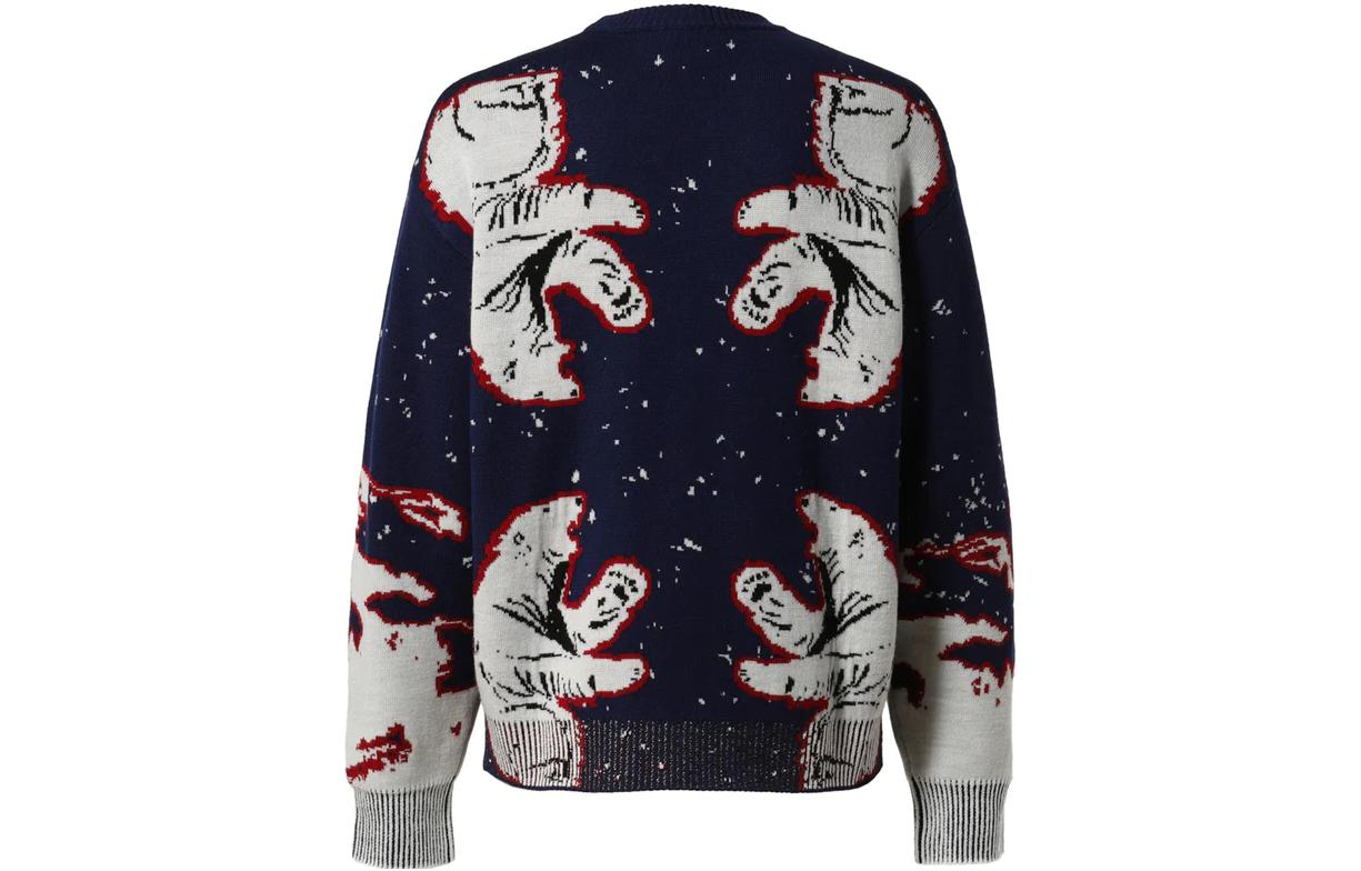 Lookbook 발리 유니섹스 네이비 패턴 크루넥 풀오버 스웨터 프론트 로고. M5BA922K-M