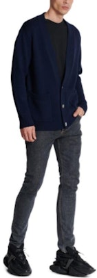 巴尔曼 深蓝色单排扣V领针织开衫. YH0KM000-KC88-SAT Lookbook 巴尔曼 深蓝色单排扣V领针织开衫. YH0KM000-KC88-SAT