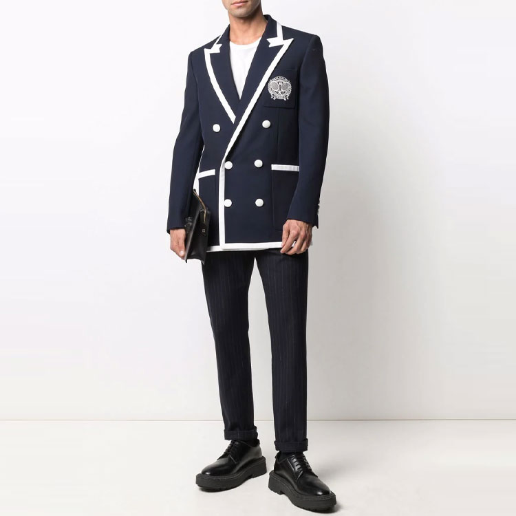 Lookbook BALMAIN FW21 藍色刺繡網球標誌修身西裝外套。 WH1SI003081W-SAJ
