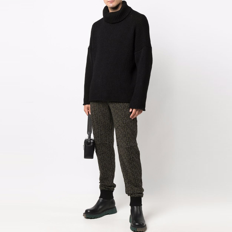 Lookbook BALMAIN FW21 男士標誌印花卡其休閒長褲. WH0OB067-J314-UEE