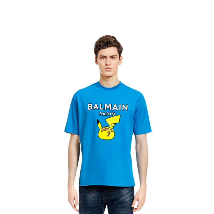 Shop 巴尔曼 FW22 浅蓝色卡通字母印花宽松版型T恤 YH3EG000BB39