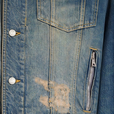 BALMAIN FW22 Jaket Denim Biru Single-Breasted Distressed YH1TC147DC396FC Sizing BALMAIN FW22 Jaket Denim Biru Single-Breasted Distressed YH1TC147DC396FC