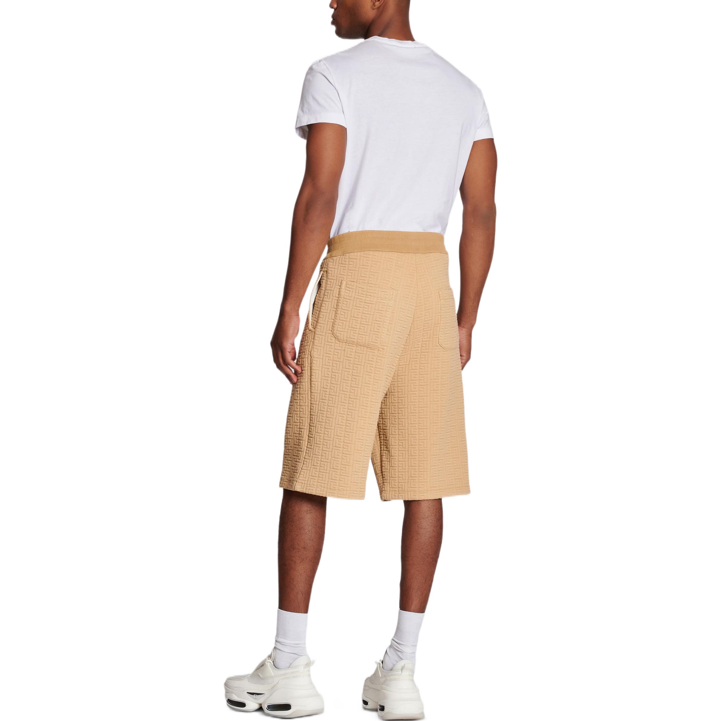 Shop BALMAIN FW22 男士棕色標誌浮雕抽繩腰帶百慕達短褲 YH0OA049JB15-8KC