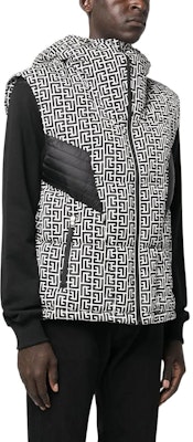 발망 FW22 로고 퍼퍼 베스트 블랙 의류. YH2TO095-XB50-EAB Details for 발망 FW22 로고 퍼퍼 베스트 블랙 의류. YH2TO095-XB50-EAB