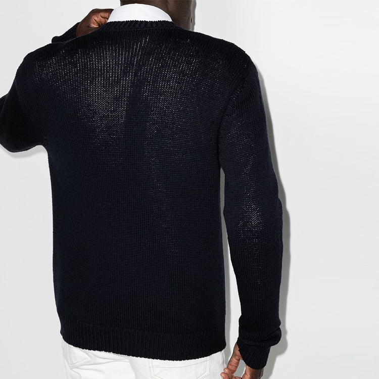 Shop 巴尔曼SS21宽松字母图案针织毛衣海军蓝. WH1KD000-K027-SAJ