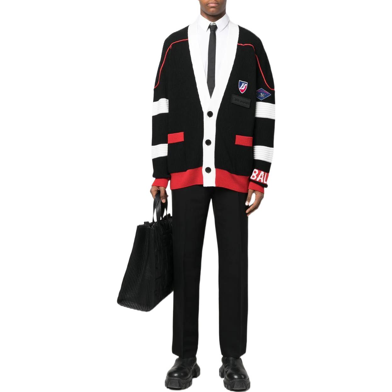 Lookbook BALMAIN SS22 Sweater Rajut Hitam V-Neck Logo Patch Kontras. YH1KL035KC07EBE