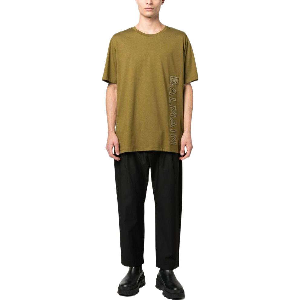 Lookbook 巴尔曼 SS23 橄榄色标志印花短袖圆领T恤. AH1EG010BC22-UEN