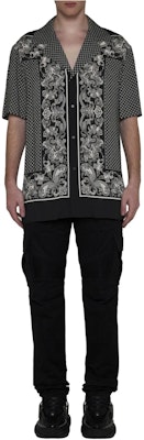 巴尔曼SS24黑色长款休闲裤配拉链闭合设计。 CH1MH017-CD96-0PA Lookbook 巴尔曼SS24黑色长款休闲裤配拉链闭合设计。 CH1MH017-CD96-0PA